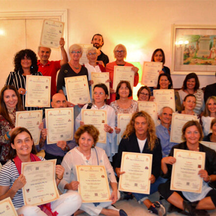 Consegna diplomi di yoga governativi ad insegnanti Sarva Yoga International